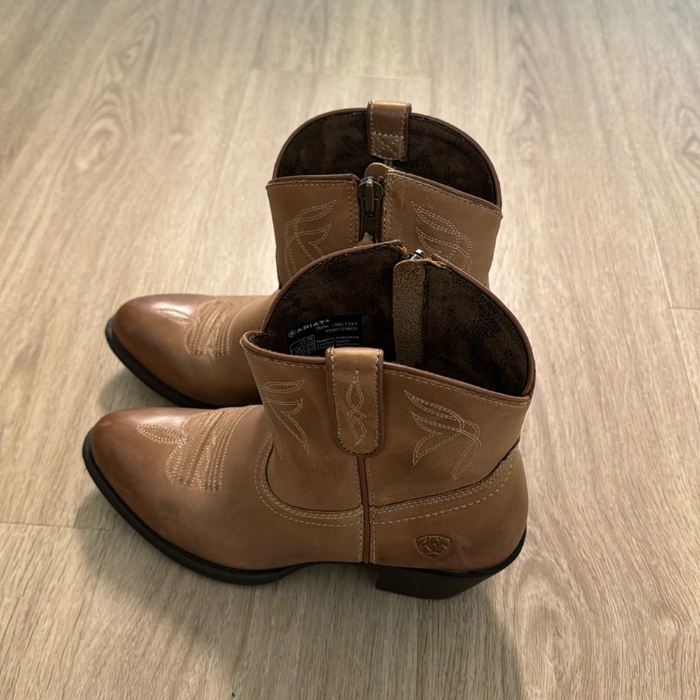Ariat Darlin Boots, size 7B